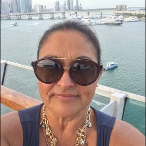 Meet your Posher, Pilar